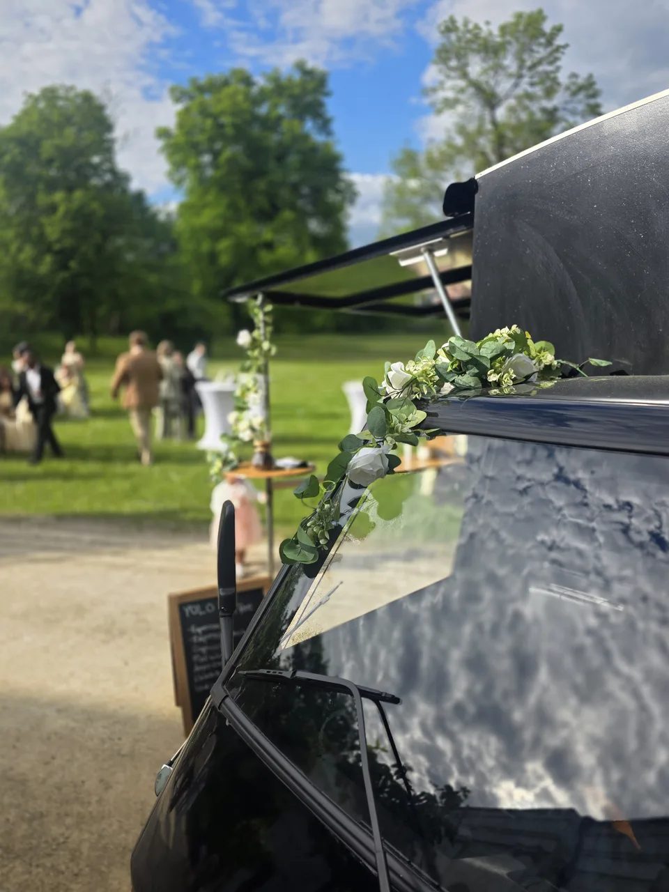 Kaffeewagen mit Blumendeko